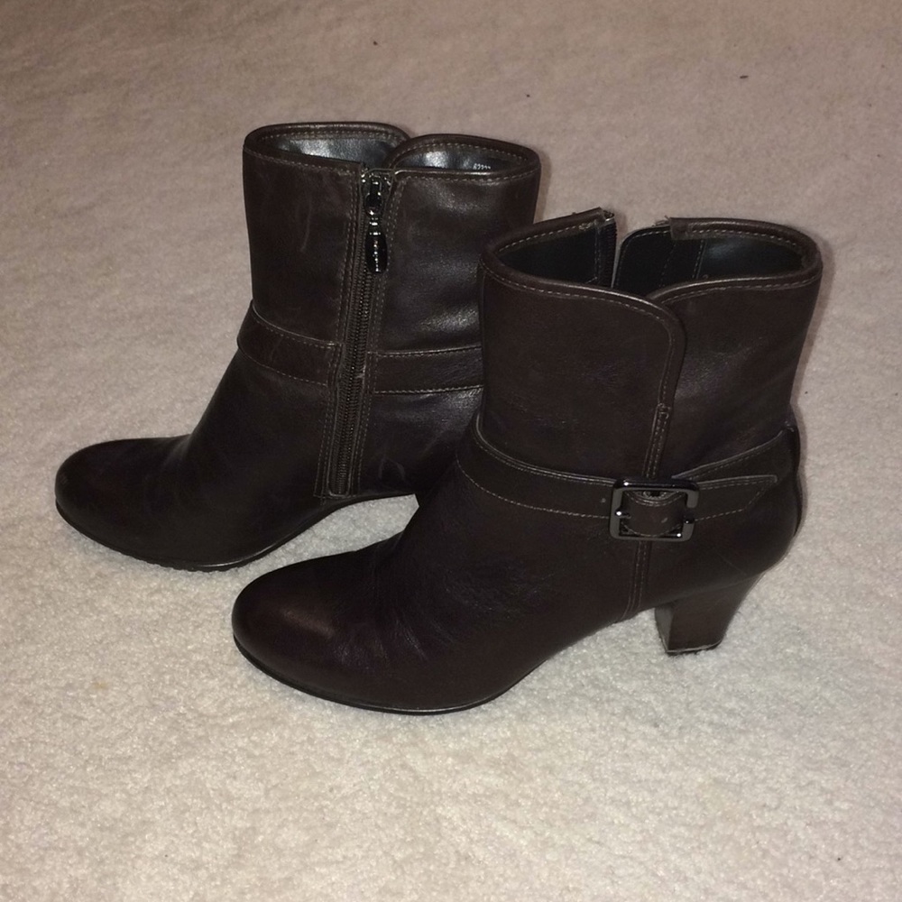 Clark’s Brown booties - size 6
